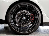 アウトバーンの走行を見据えたBMWの足回りは高い走行性能にこだわりが御座います。