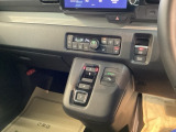 電子制御パーキングブレーキは指一本で簡単操作!!