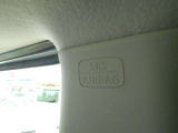 カーテンエアバック完備。安全性の高いお車になっております。