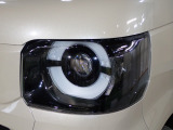 HIDより明るいLEDヘッドライトが装着されています。また点灯忘れも防止できるオートライトコントロール機能もついているので、夜間のドライブもより安全に楽しめますよ。