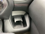 運転席ドリンクホルダーです。