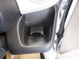 運転席の近くにドリンクホルダーがあるのでとても便利です。