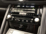 左右独立温度コントロールフロントオートエアコンです。運転席と助手席、それぞれの体感温度の違いに合わせて設定が行えます。
