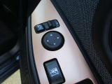 ドアミラーの鏡面の調節、格納は運転席からすべて操作できます!
