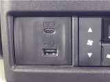ナビとのUSB接続、充電ジャックも充実しています♪