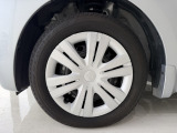 専用のホイールキャップです。タイヤサイズは、155/65R14です。