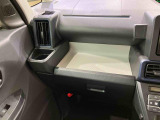 納車前にはプロのメカニックが、各部の点検を行います。ディーラーにしか出来ない品質、そしてサービスできっと満足していただけると思います!