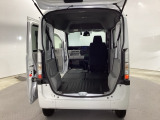 コンテナ型の室内空間はスペースをムダなく使い、たくさんの荷物を積む事が可能です。