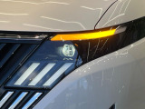 【LEDヘッドライト】悪天候や夜間走行時も良好な視界を確保し安心して運転できる高輝度LEDヘッドライトを装備!点灯速度が早く、消費電力も抑えられています。