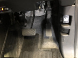 【運転席】アクセル、ブレーキはこのようになっております。
