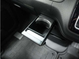 ◆ドリンクホルダー◆手の届きやすい場所にドリンクホルダーがあり、とても便利です。