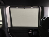 【ロールサンシェイド】まぶしい光を軽減し、心地よい車内に♪ロール式なので開け閉めも容易にできます!