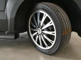 フロントタイヤの溝も十分に残っております。タイヤサイズは165/55R15となっております。