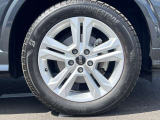 Audiは多様なホイールデザインを提供しており、スポークの形状やサイズ、仕上げ(ポリッシュド、マット、ブラックなど)によって選択肢が豊富です。
