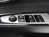 運転席のパワーウインドースイッチ部です。よく触れる場所だからこそ、使用状態があらわれますよね。ぜひこうした所もチェックしてください。