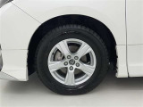 純正アルミホイールが車の雰囲気を引き立てますね!