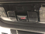 SOSボタンです。自動車の運転中、事故や急病時などの緊急事態が発生したときに、ヘルプネットを通じて外部に救助を手配するためのボタンです。