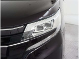 LEDヘッドライトです。デザイン性がよくとても明るいので、夜間の走行や悪天候でも安心です。しかも長寿命!