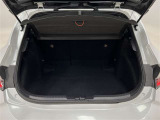 ラゲージスペースは必要十分な大きさ!大きなモノを載せたい時は、後席を分割で倒すことも出来ます!