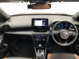 シンプルながら機能性あふれる運転席廻りです。視界性もよく、運転しやすいですよ。
