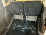 リアシート座面を持ち上げると、背の高い荷物を積むのに便利なトールモードに変身します!多彩なシートアレンジで使い勝手良好!