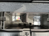 ラゲッジルーム下には車載工具を収納。