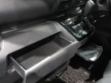 インストスライドボックス ティッシュボックスがまるまる一つ入るボックスです運転席からも開け閉め可能です