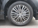 おしゃれは足元から。日産純正のアルミホイールで足元すっきり。タイヤサイズは225/55R18になります