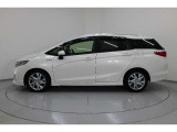 Honda独自のセンタータンクレイアウト、低床設計で床が低くドアも大きく開きますので、女性やお子様、ご年配の方にも一段と乗り降りがしやすくなっています。