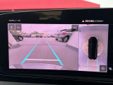 ●リアビューカメラ『入車経路を算出し、ガイドラインと補助線をディスプレイに表示します。同時にバンパーに内蔵のセンサーが障害物を感知し音で注意を促します。後方の死角も安心していただけます。』