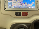 片側電動スライドドアのスイッチ付きです。車内からもスイッチひとつで楽にドアの開閉が可能です。電動なので開閉時に力を使う必要がなく、半ドアになることもありません。