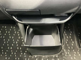 【インストセンターロアボックス】CDなどが収納できる格納式のボックス!