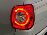 丸目で愛嬌のあるデザインのLEDリヤコンビネーションランプ(LEDストップランプ)が省電力・長寿命化を実現。
