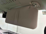 サンバイザー(運転席・助手席)付いてます。