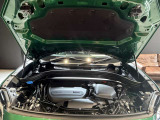 納車前点検にて360&deg;チェックを実施いたします。MINI専門メカニックが確認をして、交換基準に達している部品があれば純正部品に交換をし、メカニックによる試運転を経て、お客様のもとへお届けします。