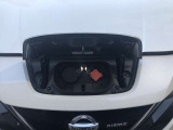 向かって左が急速充電ポート、右が普通充電ポートです。普通充電は3kWをサポート