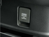 ◆12V電源ソケット◆スマートフォンの充電等にも便利な電源ソケット!使いやすい場所に装備されています。