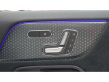 フロントシートヒーティング『運転席/助手席共に三段階で調節が可能なシートヒーターを装備しております。季節を問わず快適にご使用いただけます。』