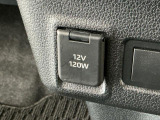 【アクセサリーソケット】12Vの電源は使いやすい位置に装備!用途は様々、スマホの充電やドラレコの電源として役に立ちます♪【シフトノブ】手に馴染む形状で快適に操作ができるデザインです♪