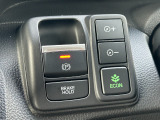停車中にブレーキペダルから足を離していても、自動的にブレーキを保持してくれる機能です♪保持中にアクセルを操作すると自動でブレーキを解除してくれます♪信号待ちや駐車券を取る時などに便利な機能です♪