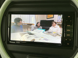 停車時にテレビを視聴できる機能。移動時間のお供に、お子様と一緒に番組を楽しんだり、ニュースをチェックしたりできます。
