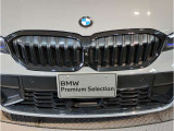 どっしりとしたバンパー下部のデザインはBMWの高級感を際立たせると共にスポーティーさを演出しております。