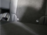 ◆ISOFIX◆シートベルトいらずでチャイルドシートと固定金具を連結するだけでガッチリ固定できます。