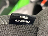車両側方からのショックを緩和するSRSサイドエアバッグ(運転席/助手席)に加えて,SRSカーテンシールドエアバックも標準装備