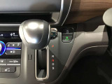 屋上展示場に常に50台以上の車両をご用意!お気に入りの1台が見つかるかも!?