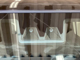 専用のパーツクリーナーを噴霧し、仕上げております。ボディーやガラスの拭き上げ、タイヤワックス等全体をキレイにしております。