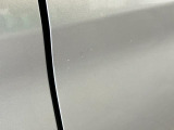 ☆アウトレット車☆こちらの車は右フロントドアに傷がございます。お買い求めやすい価格で展示する為に一部の傷等は現状です。必要に応じて修理・交換のご希望がございましたら申し受けいたします。
