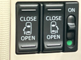 停車時にテレビを視聴可能。移動時間もエンターテイメントをお楽しみいただけます。