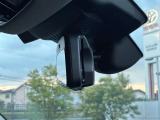 【ETC機能付防眩ミラー】BMWのルームミラーは、ETCと一体型でございます。ミラーは防眩機能付きですので、後方車両のヘッドライトの明かりをカット致します。