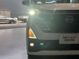 夜間走行の様々な局面に対し、LEDヘッドランプで視認性をしっかり確保。ハロゲンヘッドランプのおおよそ2倍の光量で、広範囲に明るくドライバーをサポートしてくれます。